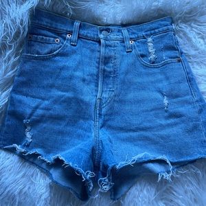 Levis ribcage shorts